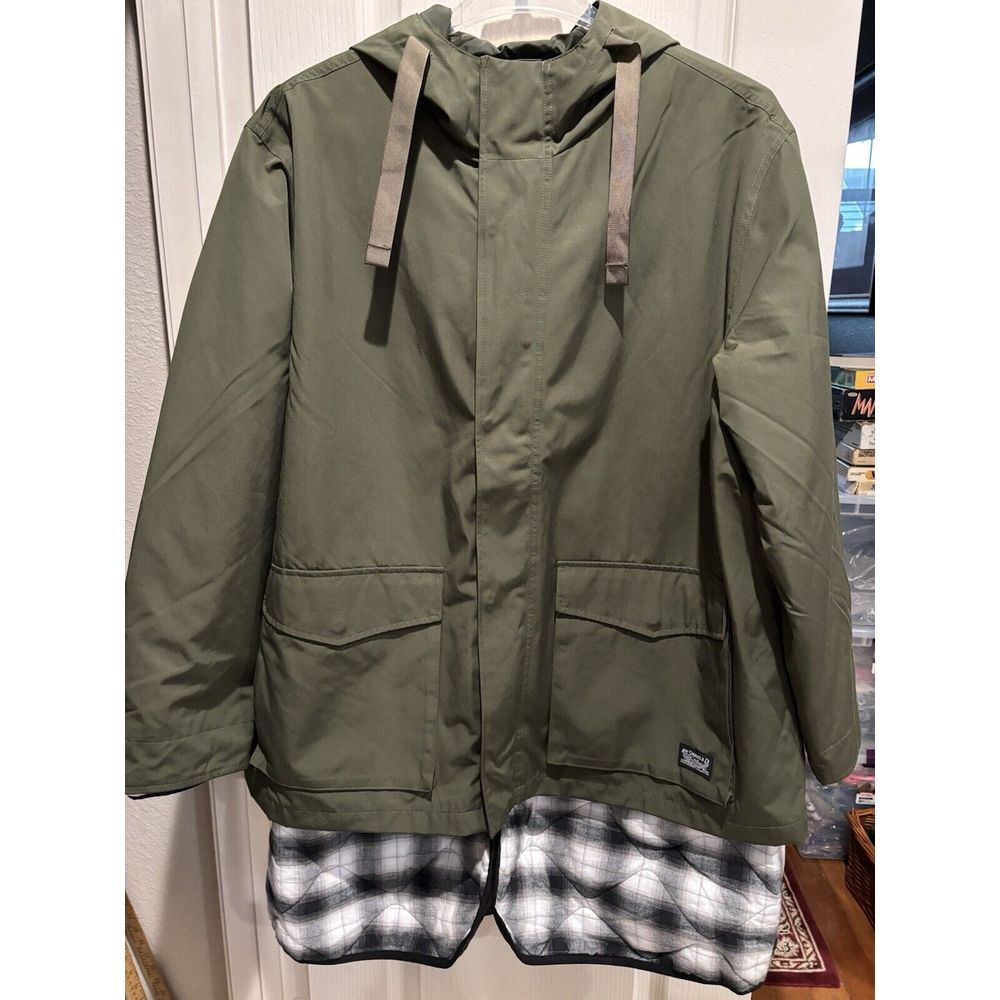 Levi Strauss Jacket. Totally Lined. Removable Lining. Hooded. Lots Of Pockets.